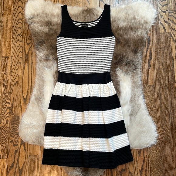 Jessica Simpson Dresses & Skirts - Jessica Simpson knit dress